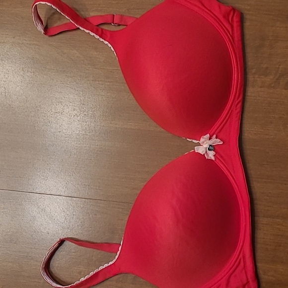 Victoria's Secret 38D - 2 bras - Picture 2 of 9